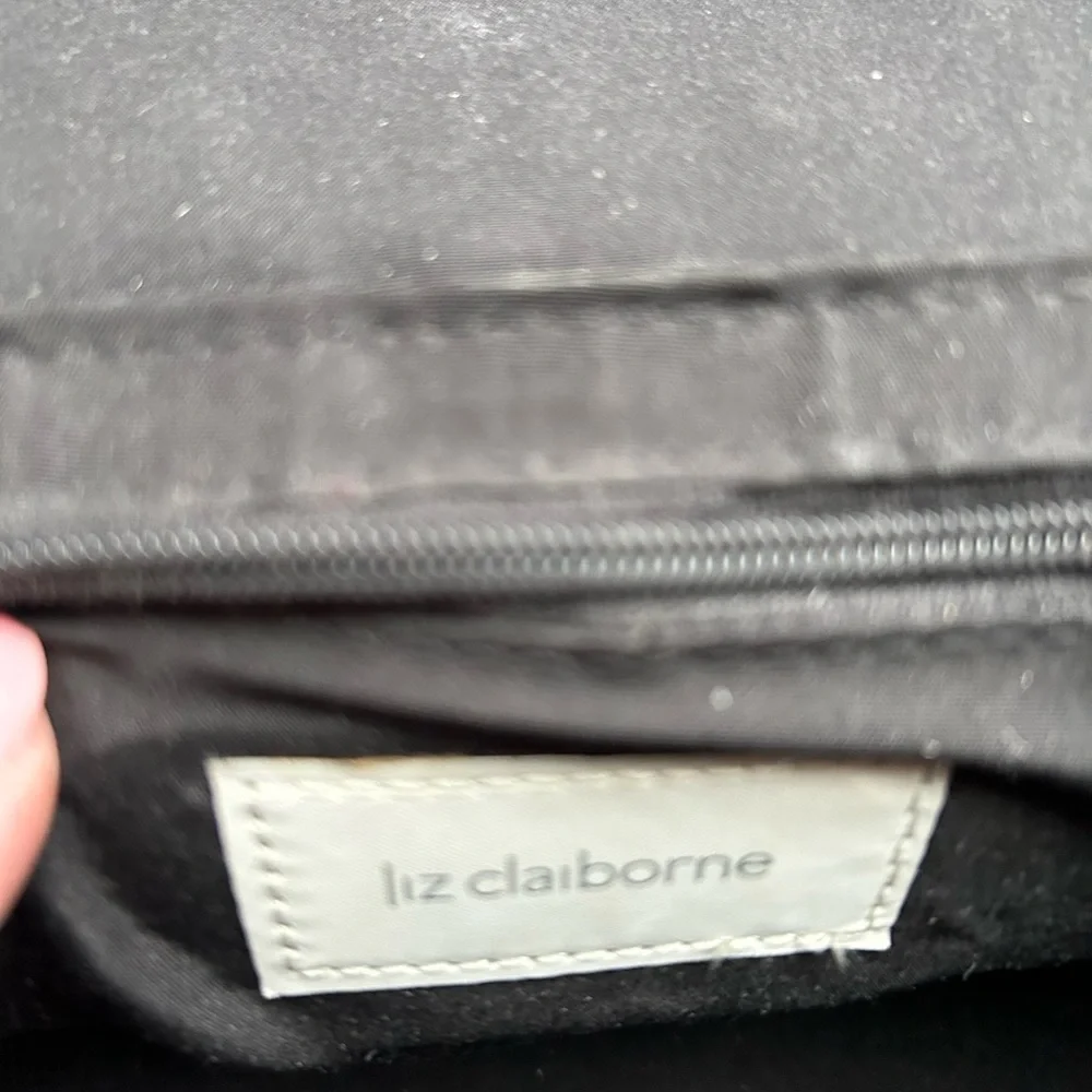 Classic small black Liz Claiborne handbag -l never used - Picture 6 of 7